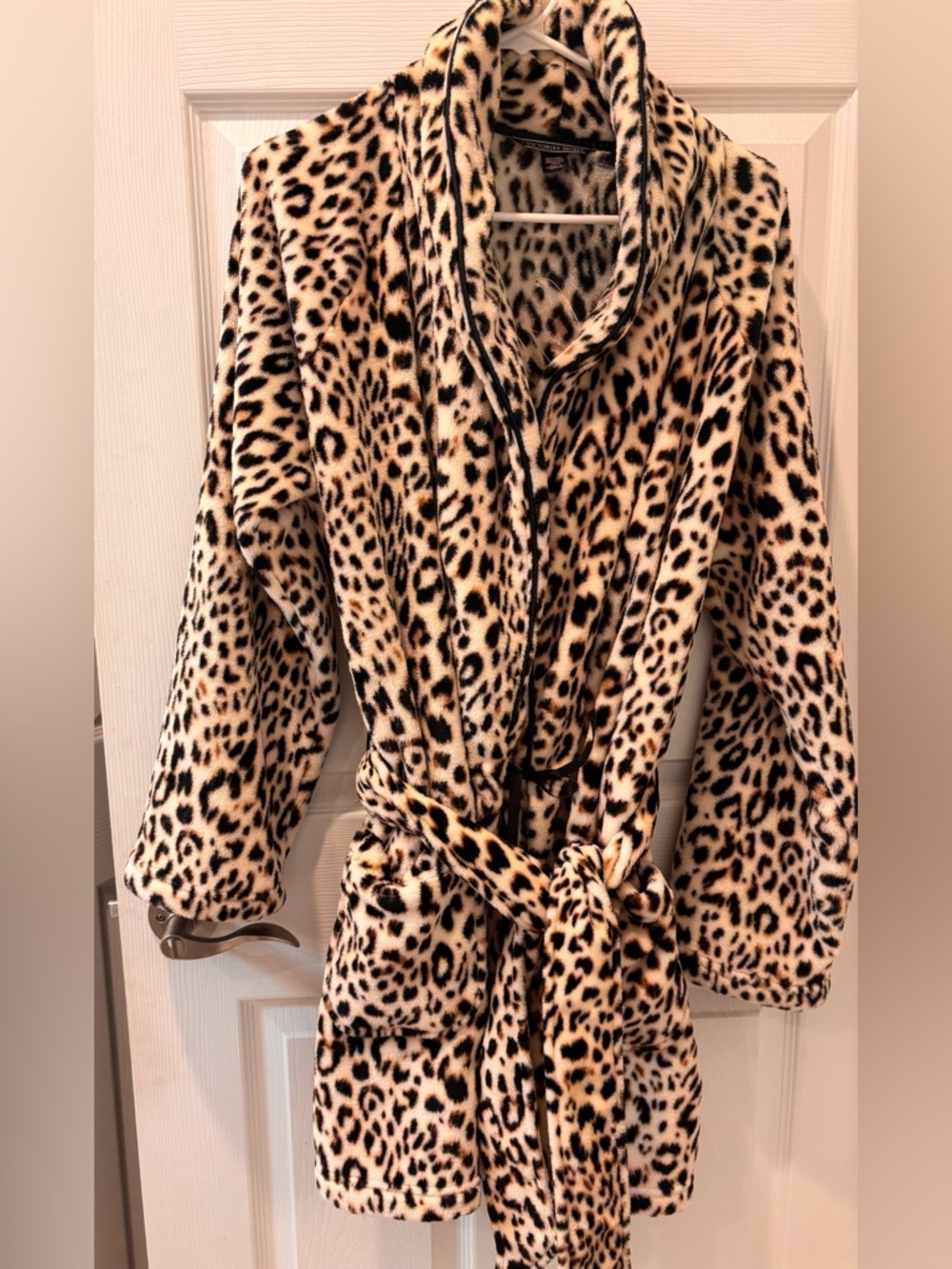 Victoria's Secret Leopard Print Plush Robe - Tan,‎ Black & Brown
